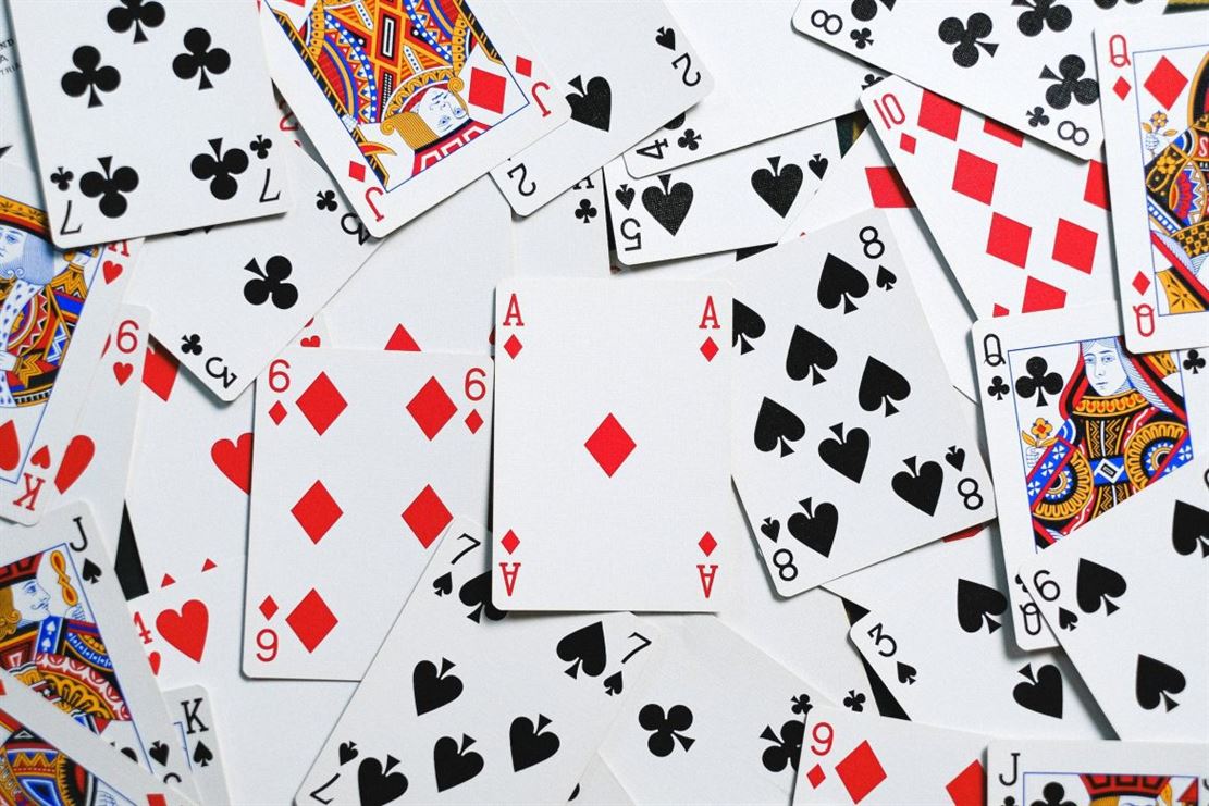 Regras do Poker: Declaração de Mãos e Cartas Mortas