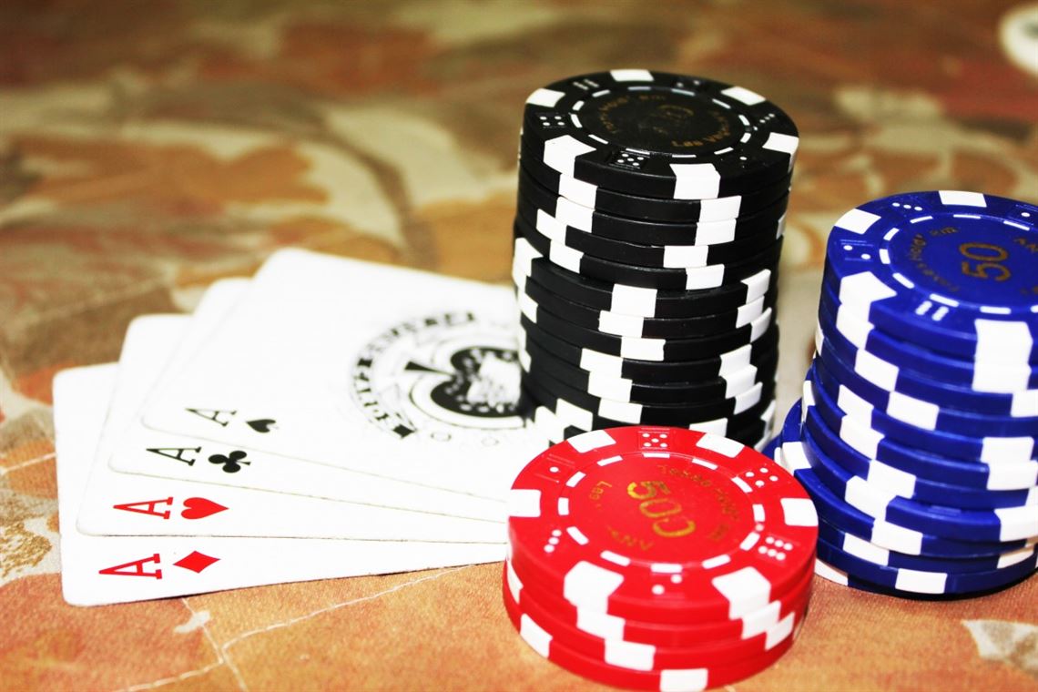 A Essência do Jogo: Conhecendo as Cartas e Dominando o Poker