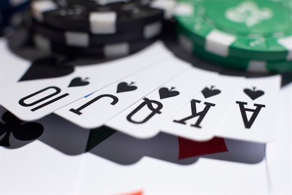 Entenda as Regras Básicas do Poker e Comece a Vencer Hoje