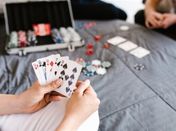 Regras do Poker: Entendendo Declaração de Mãos e Cartas Mortas